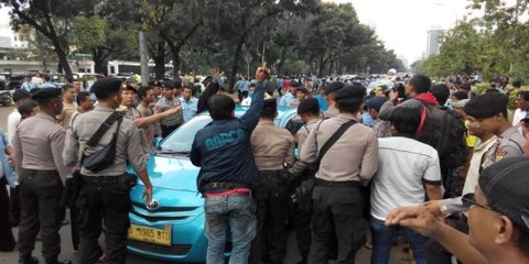 KEOS !! Bluebird vs Taksi Online Grab Car & Uber