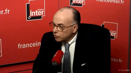 Bernard Cazeneuve : «Daech s’est doté d’une véritable usine de fabrication de faux documents»