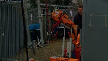 Met smartlift door een poort