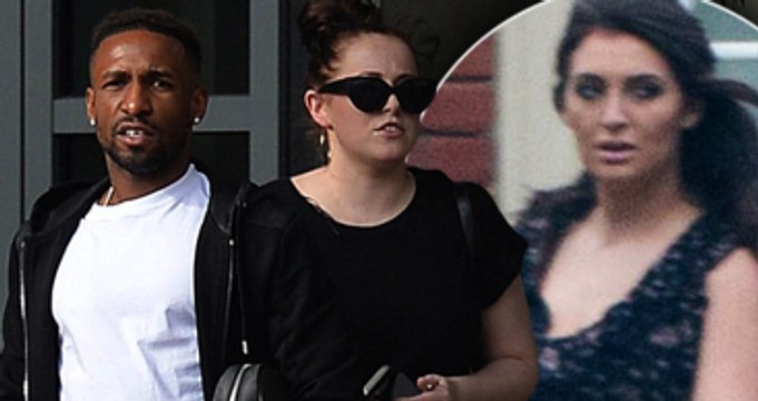 Ünlü Futbolcu Jermain Defoe, Esmer Güzelle Otel Çıkışı Yakalandı