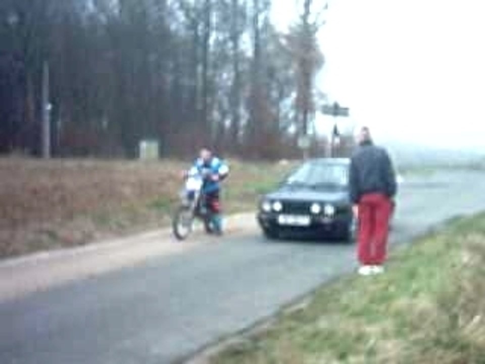 VW Golf II GTI vs. Yamaha YZ 85