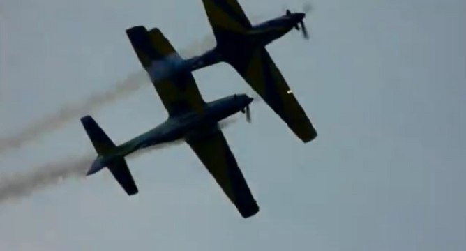La manoeuvre spectaculaire d'un pilote d'avion pour éviter le crash