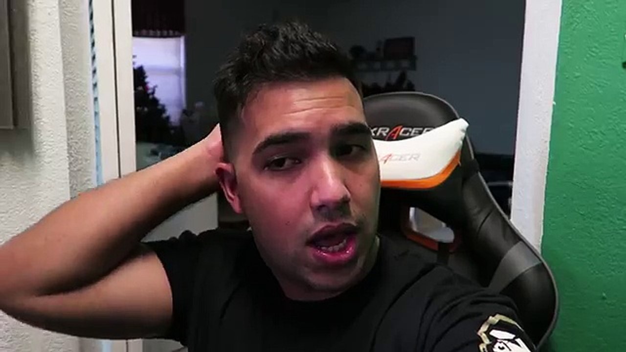 SMALLEST Gaming Room Setup In The WORLD - Gaming Setup Tour 2015 12