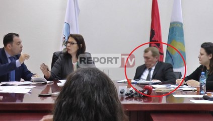 Report TV - Gallatë në KQZ, përfaqësuesi i PD gati sa nuk bie nga karrigia/ Video