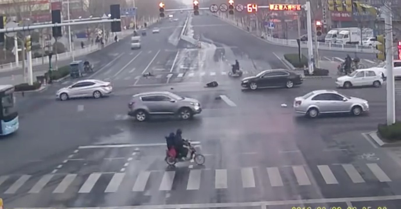 O que acontece na China quando uma pessoa é atropelada… mau demais para ser verdade!