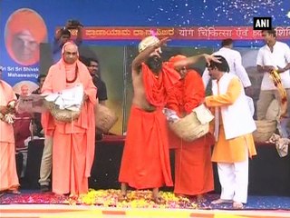 Ramdev celebrates Holi in Bengaluru