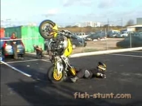 J ai pas fait expres . honda 929 cbr fish stunt