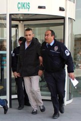 Para İçin Kendisini Döven Oğlunu Öperek Cezaevine Uğurladı