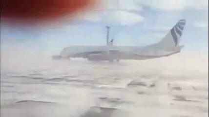 В норильском аэропорту 70-тонный самолет сдуло ветром со стоянки