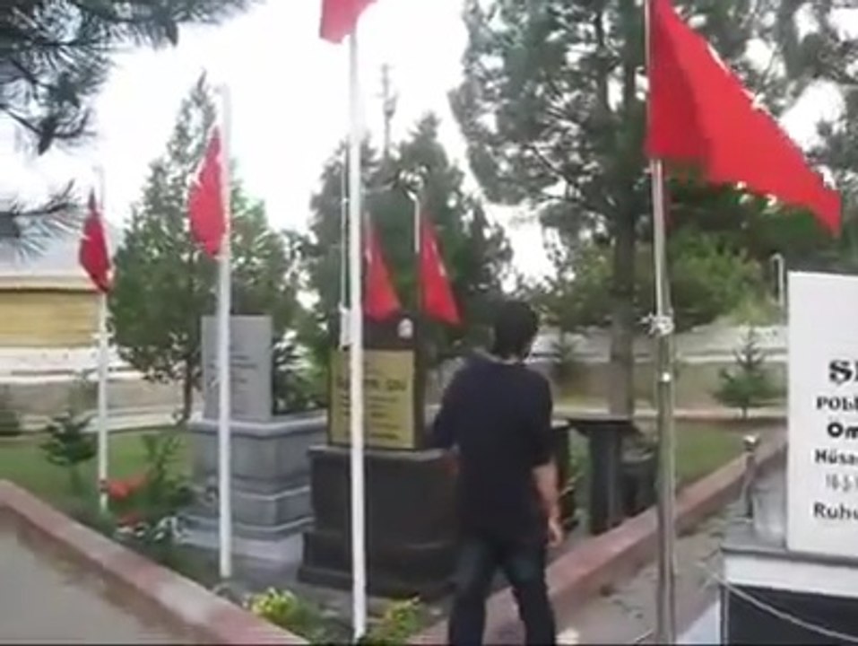 Sezer Kuzucu   Şehitler öLmez Vatan Bölünmez 2011 - from YouTube