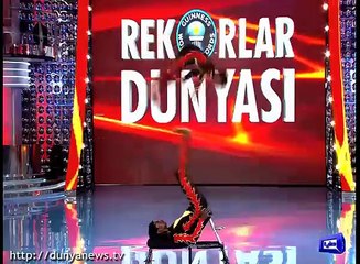 تیس سیکنڈ میں چالیس بارساتھی کو گھما کراپنا نام گنیز بک آف ورلڈ ریکارڈ میں شامل کروالیا، دیکھنے والے بھی گھوم کررہ گئے،