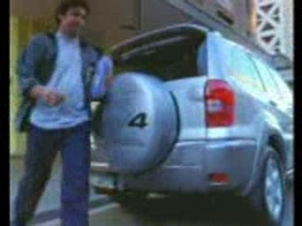 Toyota pub drole