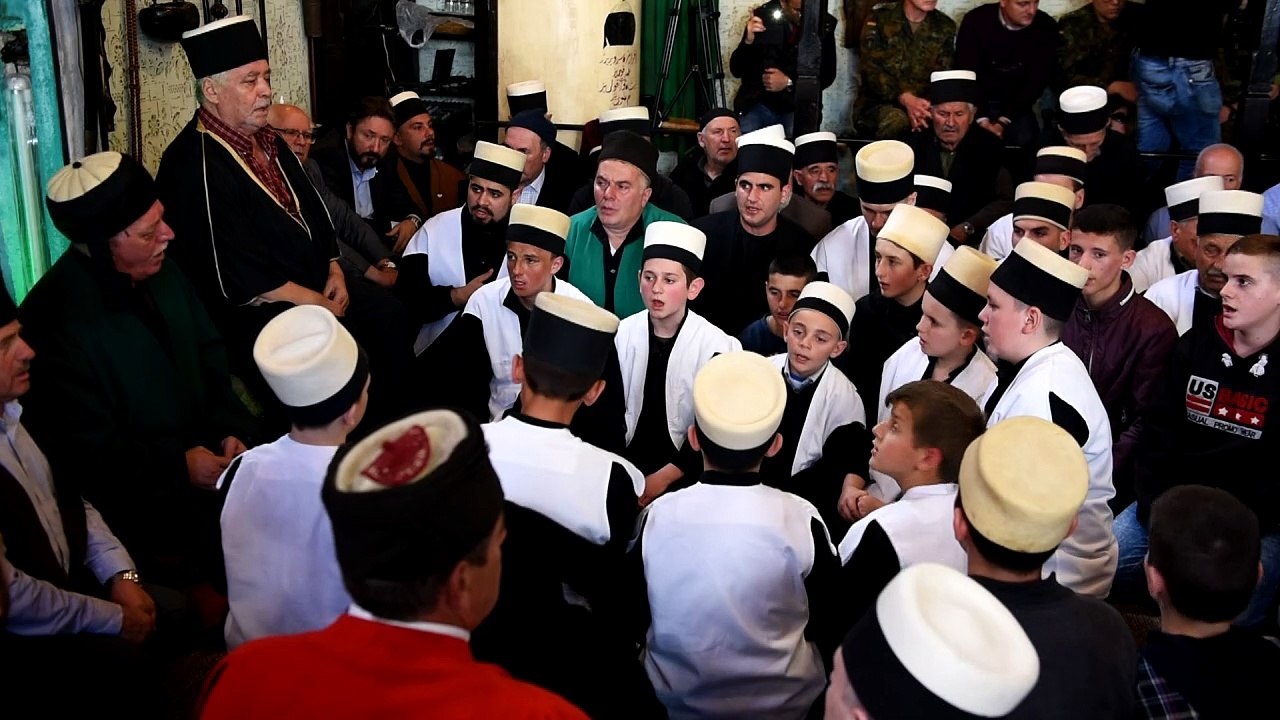 Les derviches du Kosovo célèbrent Norouz