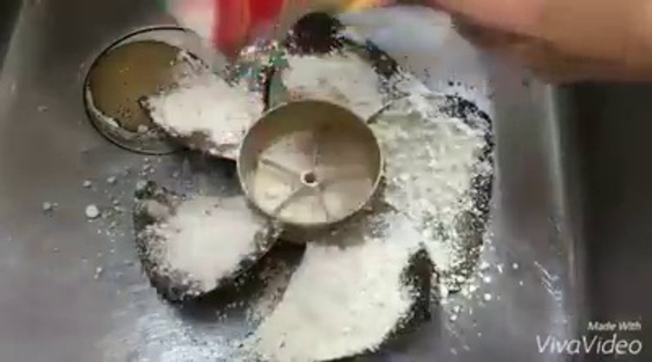 how to Clean kitchen fan with flour ... awesome