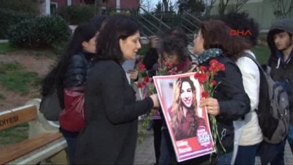 Üniversiteli Oyuncu Gülay'ın Öldüğü Yere Kırmızı Karanfil Bıraktılar