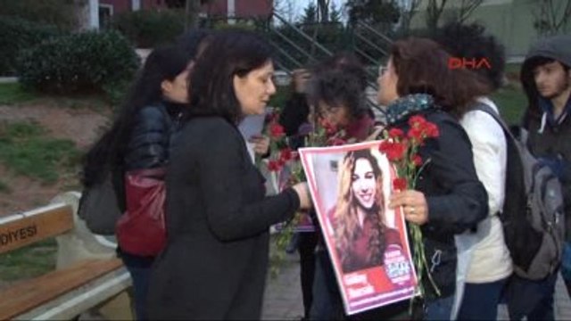 Üniversiteli Oyuncu Gülay'ın Öldüğü Yere Kırmızı Karanfil Bıraktılar