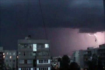 Гроза в городе Орле 25 май 2014 год 12 молнии за 2 минуты город Орёл