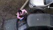 Девушка наливает воду в машину из канистры, затем протирает стёкла у машины, она за рулём