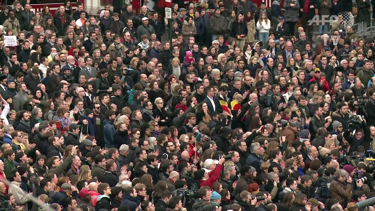 Belgians observe minute of silence for Brussels victims (2)