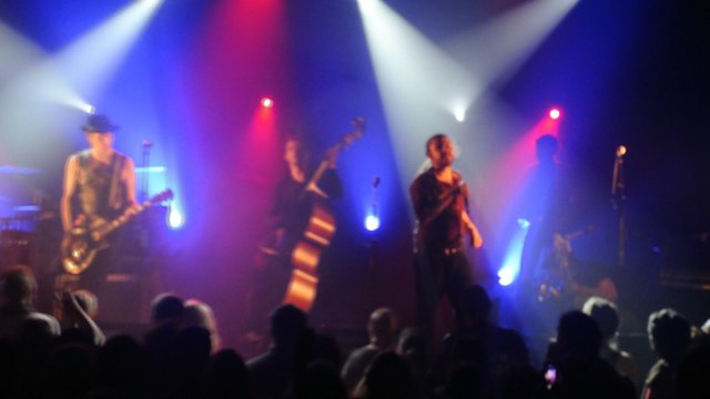 Les Hurlements d'Léo chantent Mano Solo : Il ne suffit pas