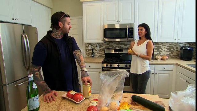 Rosa Mendes tests out her cooking skills Total Divas Bonus Clip Feb. 23, 2016