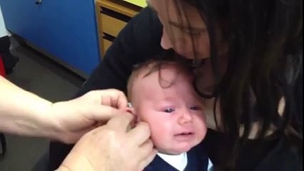 İlk Kez Kulakları Duyan Çocuk