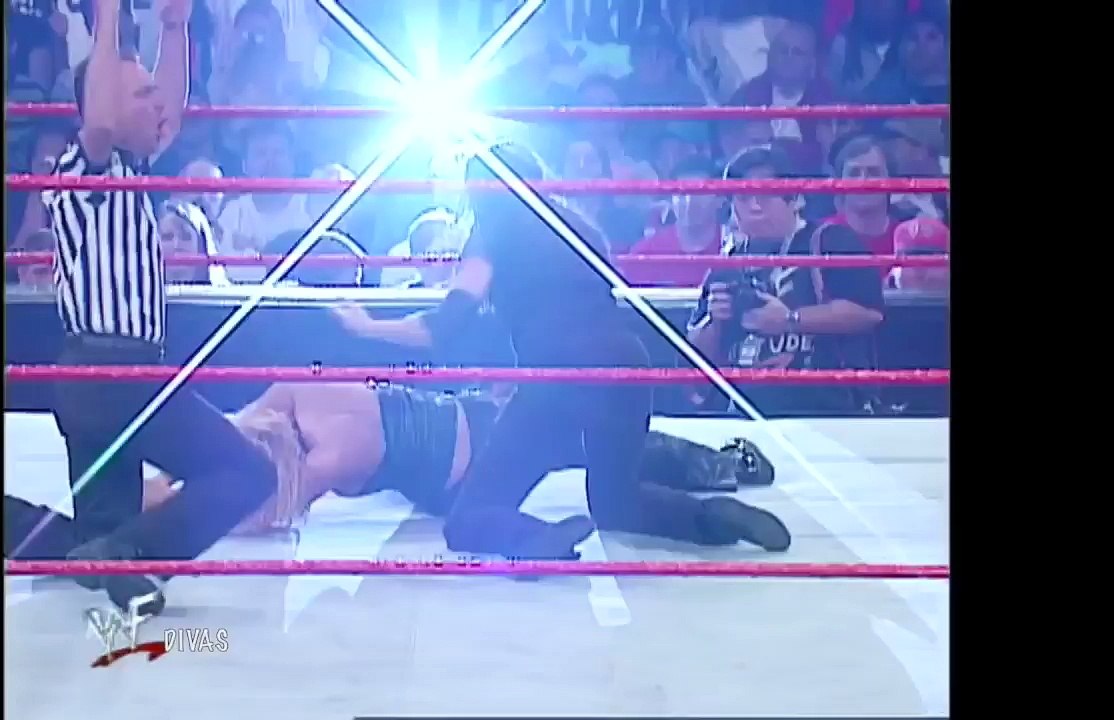 WWF RAW 02.26.2001: Trish Stratus & Vince McMahon vs. Stephanie McMahon & William Regal (HD)