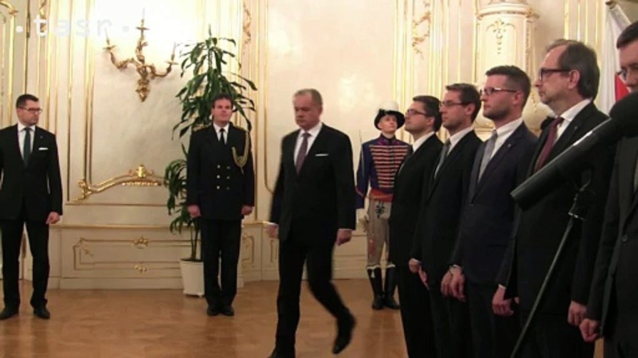 Slovensko má novú vládu na čele s trojnásobným premiérom R. Ficom  