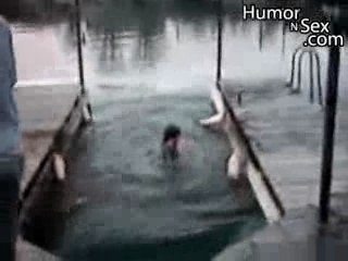 regis essaye le saut en hauteur