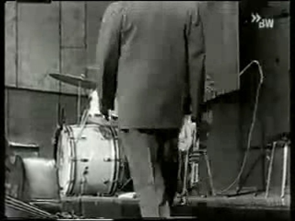 Stompin' at the Savoy - Armstrong