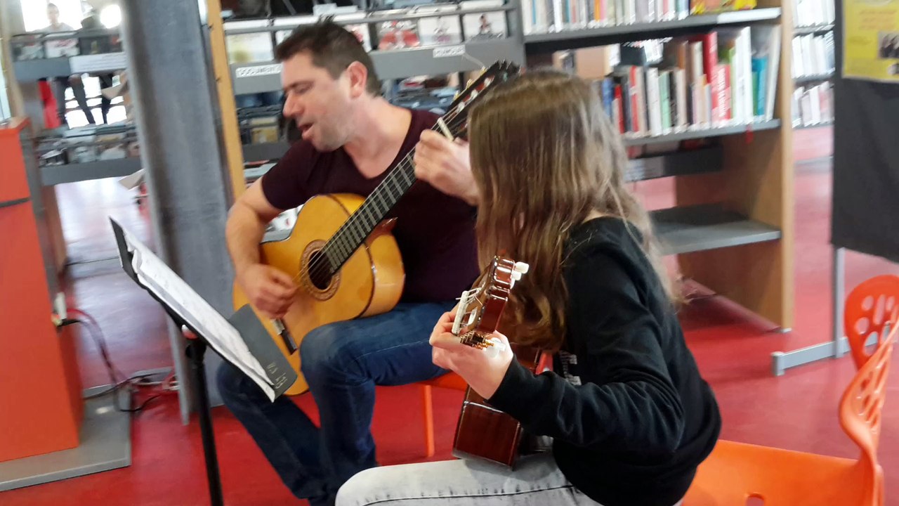 Guitare : cours de guitare à la médiathèque JM Bollé