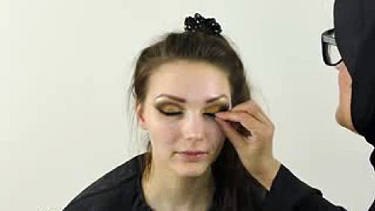 Gold Smokey Eye - Girls Fashion Club