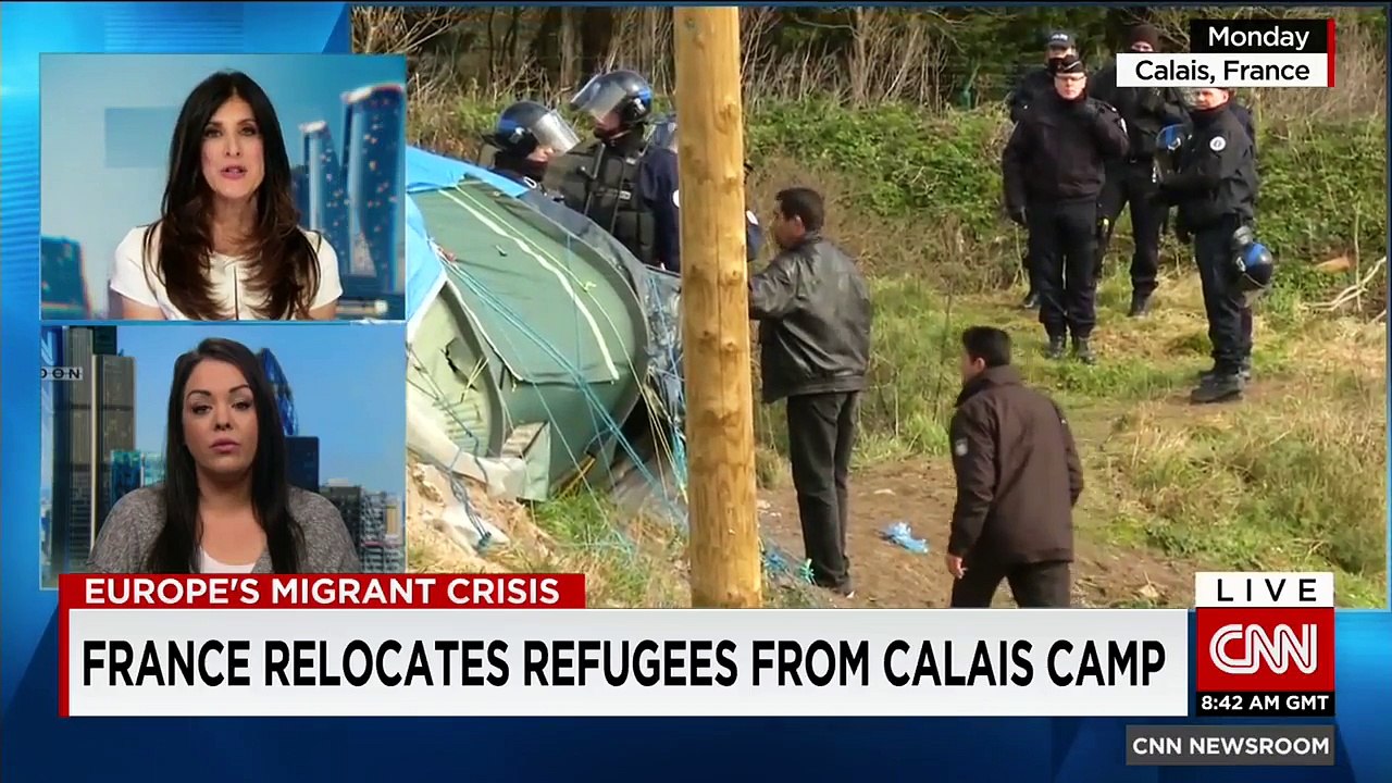 Clashes break amid Calais camp relocation