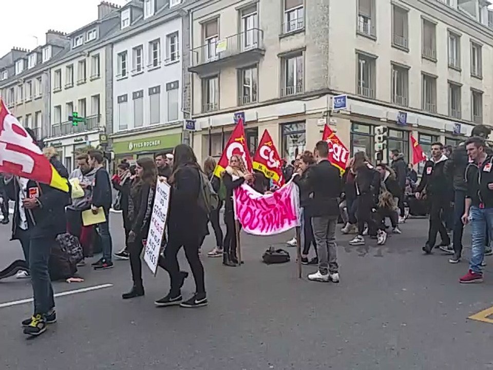 Loi travail : des lycéens saint-lois dans la rue