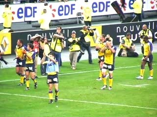 Joueurs remerciant le public