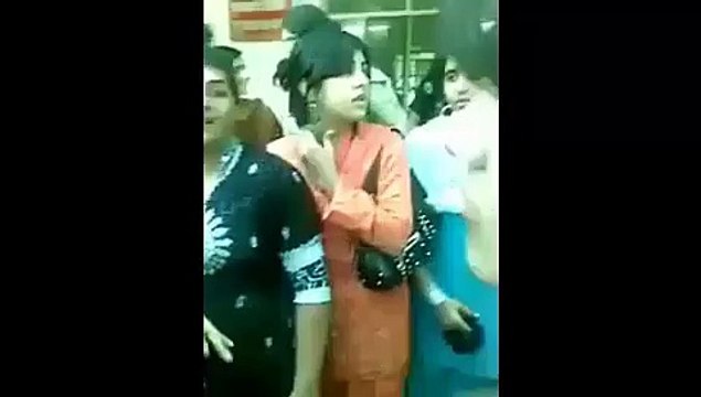 OMG ! Girls Don't Bear other Girls-Top Funny Videos-Top Funny Pranks-Funny Fails