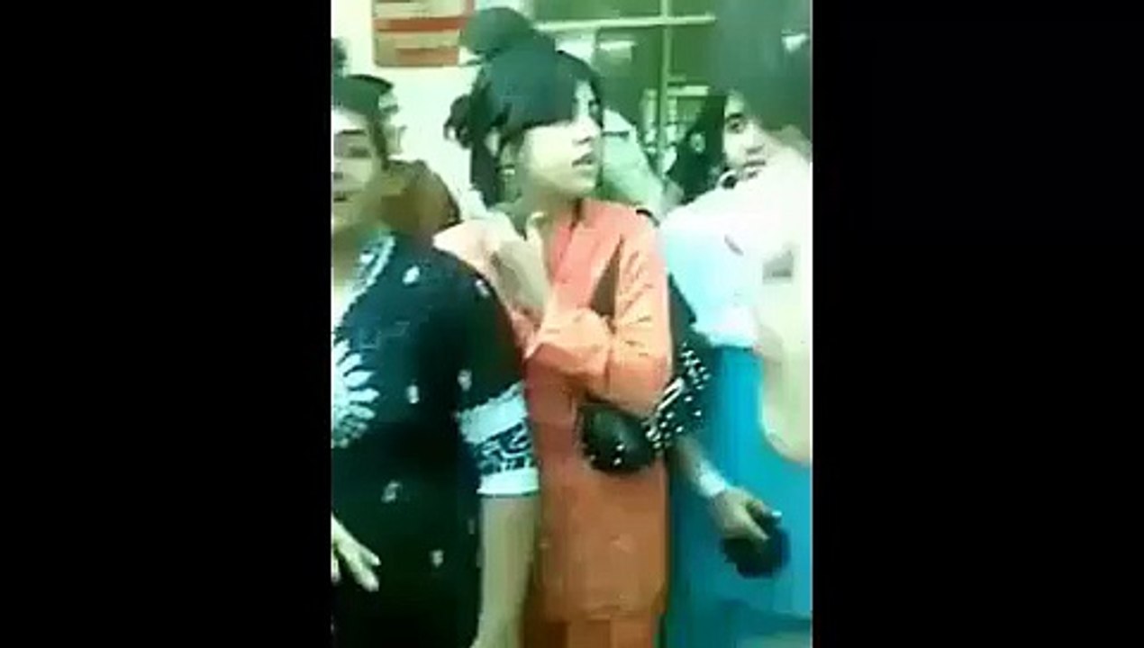 OMG ! Girls Don't Bear other Girls-Top Funny Videos-Top Funny Pranks-Funny Fails