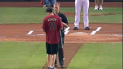 TIL a blind kid threw the first pitch in the NLDS last year... probably a repost, but it blows my mind how accurate he