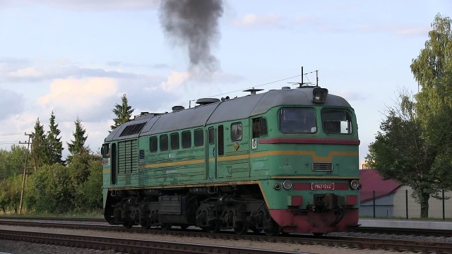 Запуск дизеля тепловоза М62-1244 - M62-1244 awesome engine start