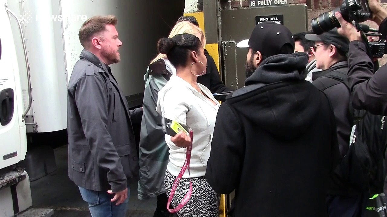 Iggy Azalea signs autographs for fans in New York