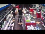 Report TV - Ja si vidhet një celular në një dyqan në Tiranë