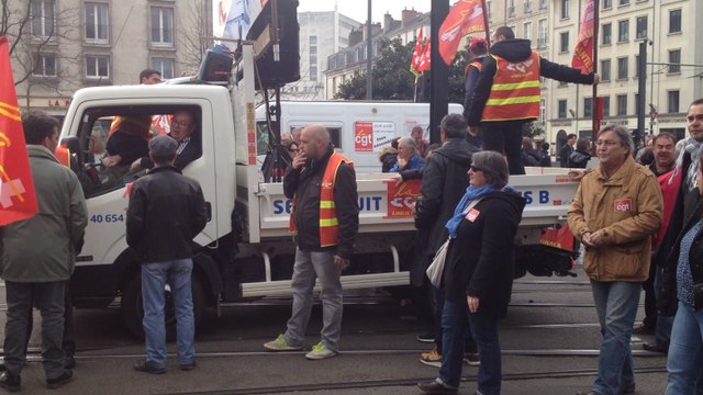 Des milliers de manifestants contre la loi travail à Nantes