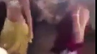 HOT MUJRA 2016   PAKISTANI STAGE ACTRESS PRIVATE HOT MUJRA WITH HOT KISS