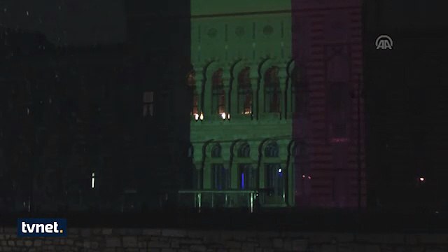 Bosna Hersek Vijecnica Kütüphanesi'ne Türk Bayrağı Yansıtıldı.