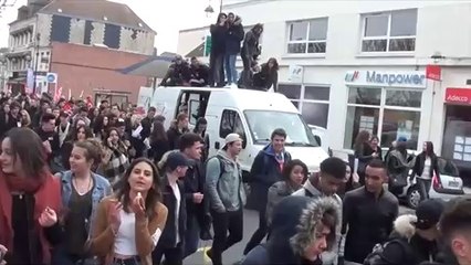 20160324-Compiègne-La jeunesse dit « Non au projet de loi El Khomri ! »