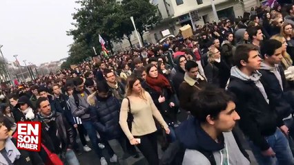Paris ve Toulouse'da hükümet protesto edildi