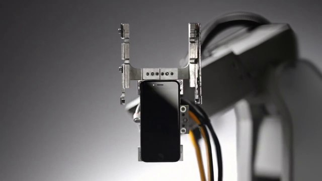 Liam , le robot Apple qui recycle les Iphones