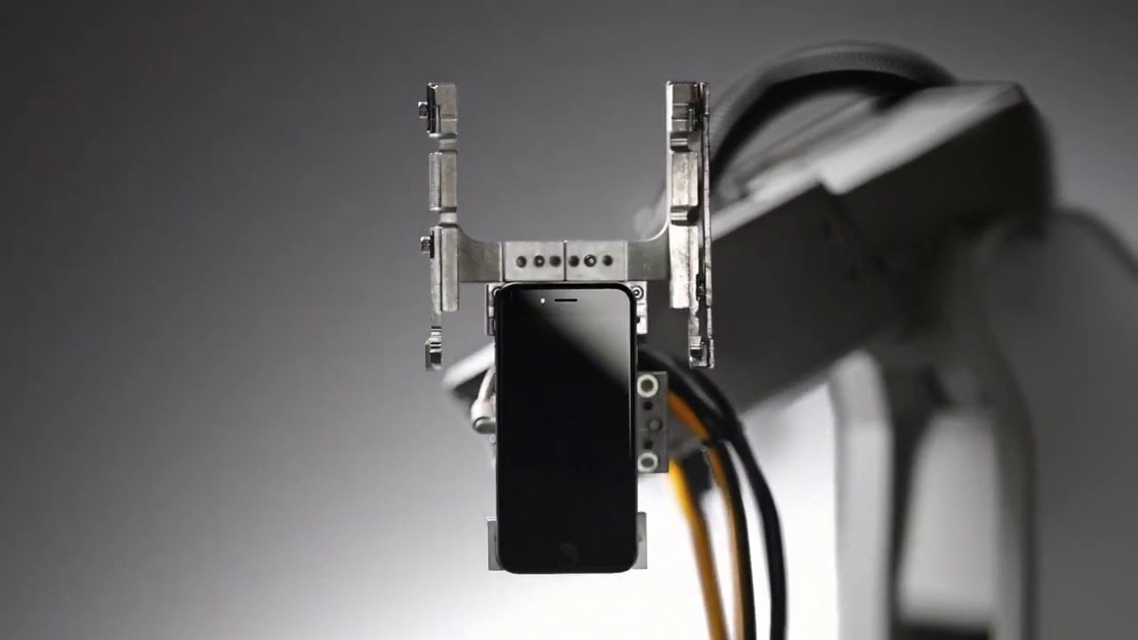 Liam , le robot Apple qui recycle les Iphones