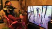 Le père de l'année : Ce papa fait vivre une descente de VTT en vrai à sa fille devant la télé en portant son tricycle