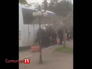Ensar Vakfı protestosunda polisten öğrencilere sert müdahale